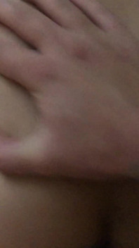 Wifebucket amateurs - un mec chanceux baise ses 2 copines excitées
