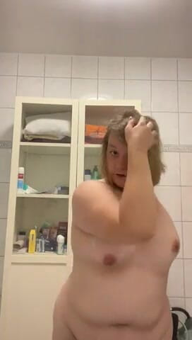 Deutsche Anna: Spogliarello lento ragazza amputata