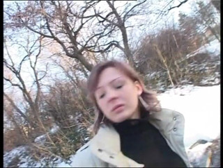 All about pee: Solo Pee girls - The crazy pee babe Enci