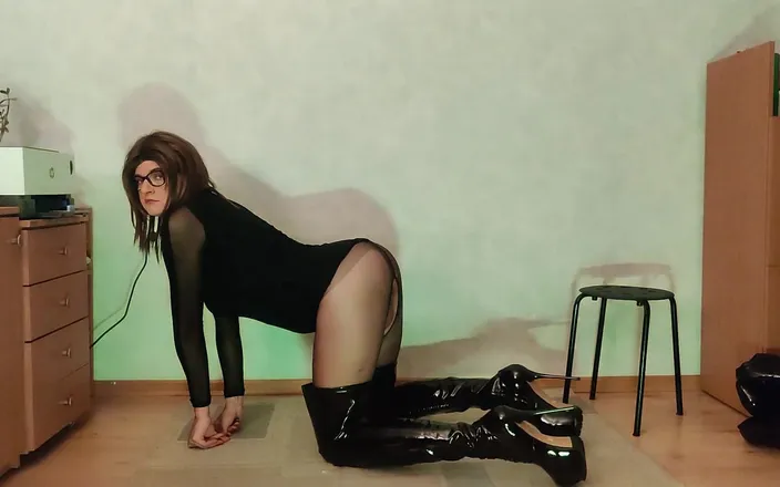 MicziCD: I Receive New Boots and Walk in Them for the...