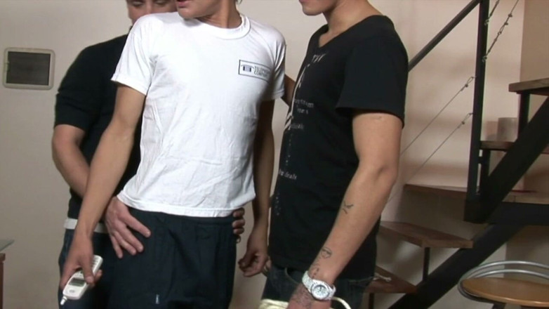 MACHO FUCKER FROM SPAIN: Threebuddy Sex