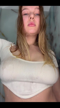 Teen Babe Showering