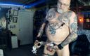 City hog: Monstruo tatuado bombea su polla
