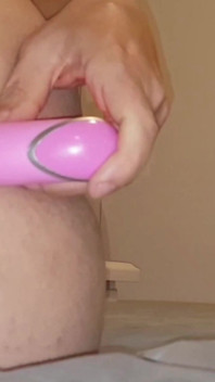 ดานี ขากับไนลอนลายจุดและถุงมือ