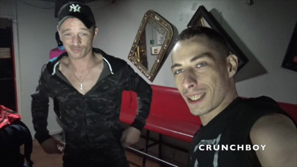 Kinky Bareback Boys: Alex zerżnięty na oklep przez XXL kutasa złego chłopca na...