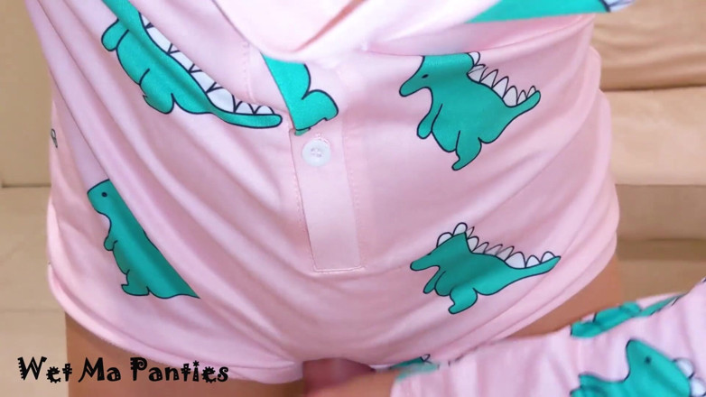 Wet ma panties: Pijama partisi !! Üvey erkek kardeşim en iyi arkadaşımla sikişiyor!! -Bölüm 2 -
