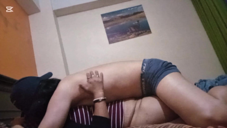 Moo DBOXXX: Novamente com minha madrasta, ela é uma prostituta, ela me diz...