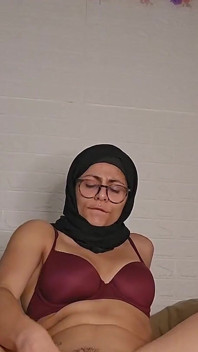 Gorąca arabska żona Mia Niqab skaka na 12 cali DILDO BBC