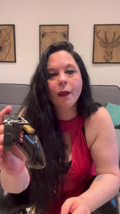 Maitresse Clara: Condizionati a stare nella gabbia di castità