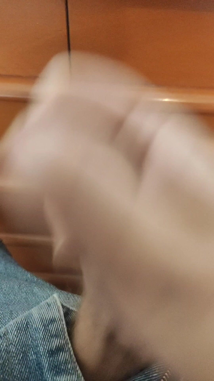 Dario Busolin: Дрочка с камшотом, короткое видео