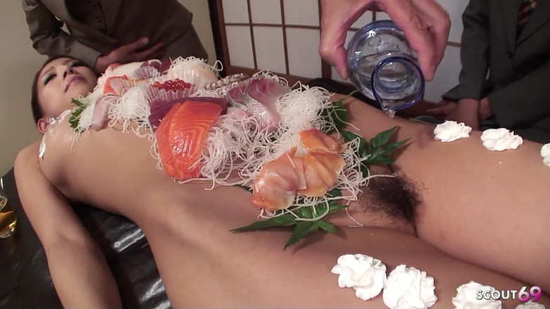 Asian porn collection: Japanse college-tiener Ramu hard geneukt in extreem strakke harige ongecensureerde...