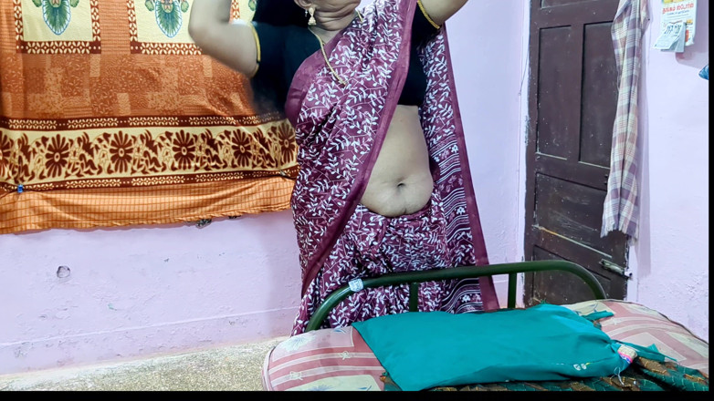 Baby long: Desi Stepmom's Navel Seduction &amp; Raw Passionate Overflowing Creampie