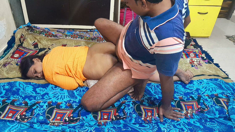 Hot Indian Aunty: Seductive Indian Aunty &amp; Her Husband Private Porn