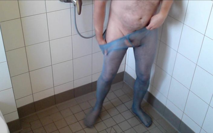 Carmen_Nylonjunge: Mavi külotlu çorapla mastürbasyon yapıyor