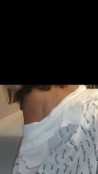 Ma non dirmelo: un ragazzo giovane è riuscito a scopare con successo la sua vicina MILF