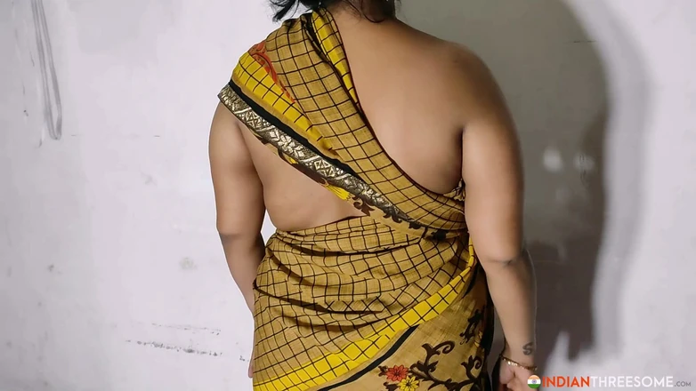 Real Indian Threesome: Big Boobs Horny Indian MILF Bhabhi Blowjob Doggystyle Sex