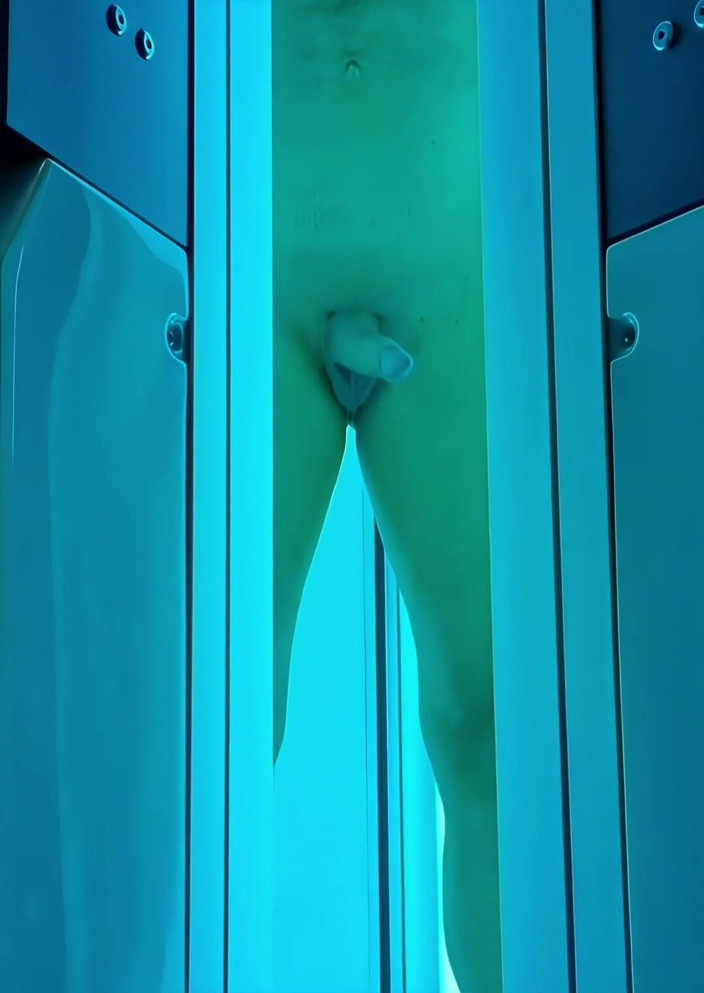 MaleModel: Tanning Salon Masturbation