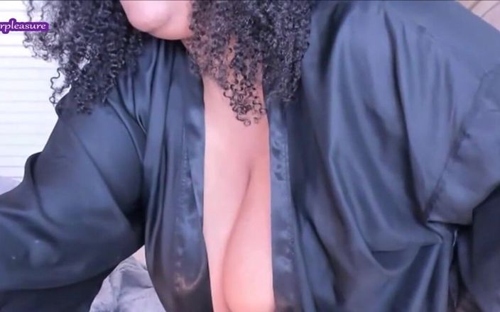 Josie4yourpleasure: Night Show - Some Hitachi, Ass, and Feet Action.