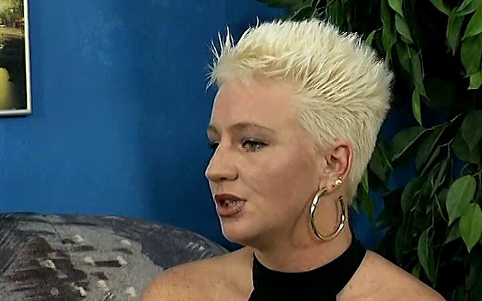 Tabu Film: Program cu curvă milf germană blondă