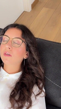 นักบําบัดการพูดสอนนักเรียนและเย็ดเธอทุกรูเพื่อเสริมความรู้