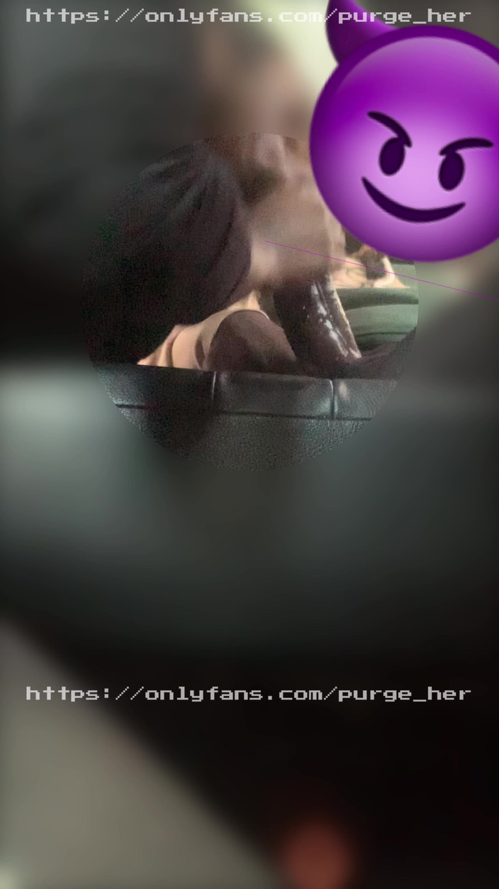 Purge_her: Leche En Su Garganta Frente a La Casa De Su...