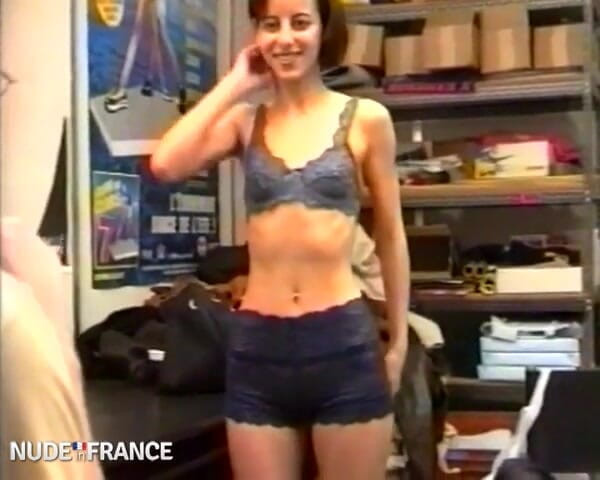 La France a Poil: Caroline, великолепная маленькая нимфа, сдержанная и очень возбужденная