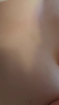 毛茸茸的阴户，阴蒂玩弄，手淫，传教士和后入式啪的第一人称视角。