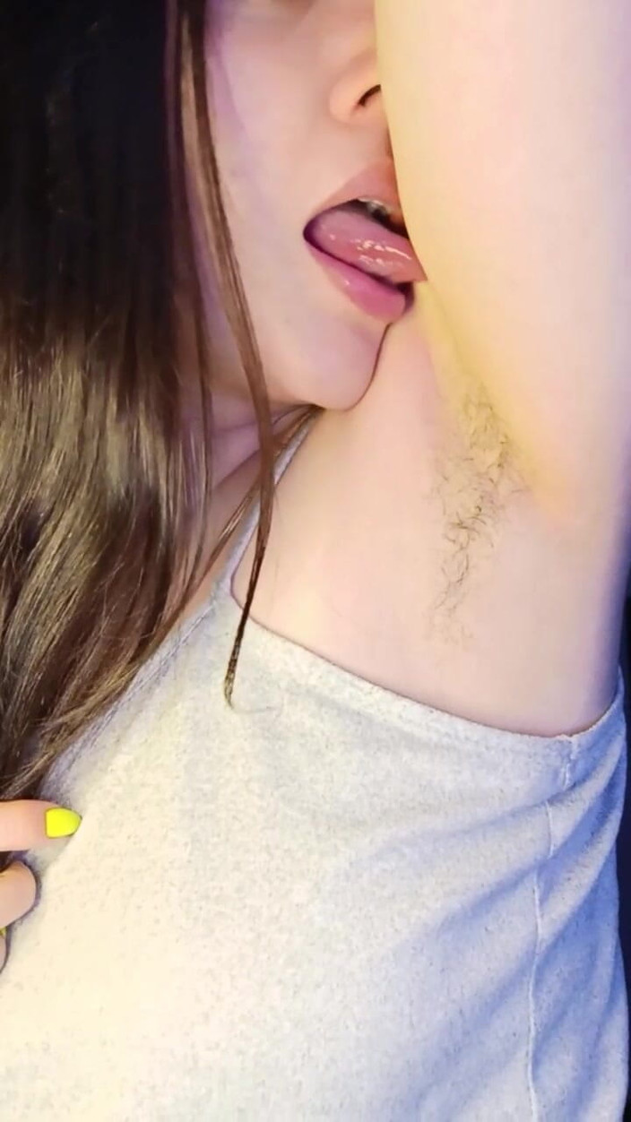 Golden domme: Achselhöhlen lecken