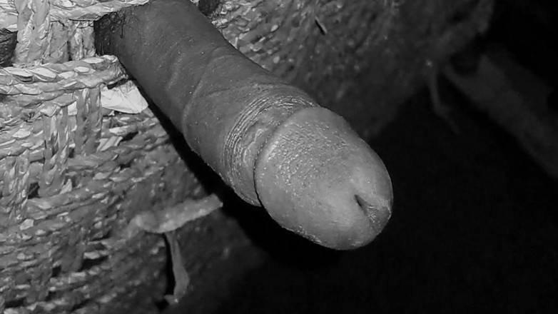 Desi_Porn_India: 夜中にオナニーするホットなインドのデシボーイ。