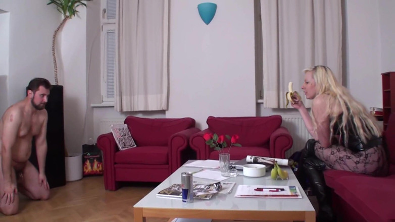 Femdom Austria: Playing with the banana