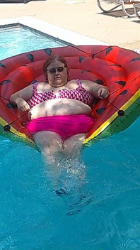 Krátké video bbw sestry Vicki Nahá na jejím obrovském melounu