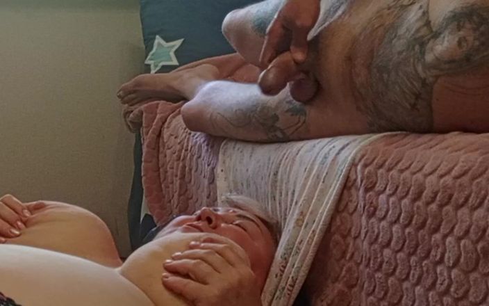Zona901: Mi masturbo il cazzo e sborro nella bocca di mia...