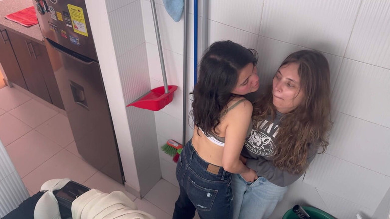 scarlettandc: Lesben Ficken in Der Kleiderkammer