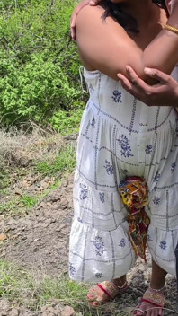 Indiancă desi Bhabhi îl înșală pe soț cu iubitul ei în junglă