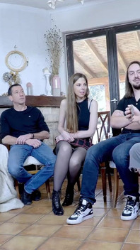 Три жінки плюс троє чоловіків трахаються під час сеансу групової терапії з псі