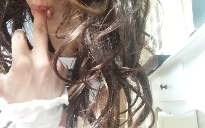 savannahamatoriale: Tu pene pequeño me hace ...