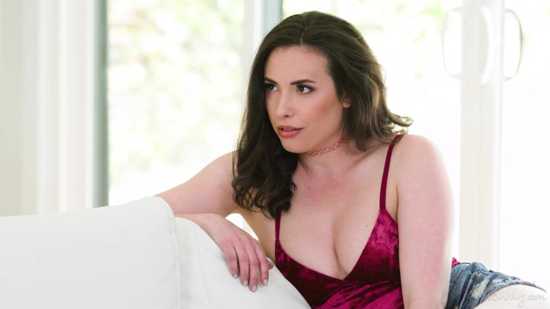 Girlsway: Girlsway - la custode di un amico si trasforma in un...