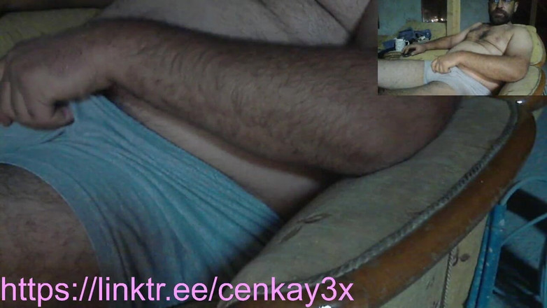 CenkAy: Masculine Bear Daddy Menakjubkan Dalam Siaran Langsung