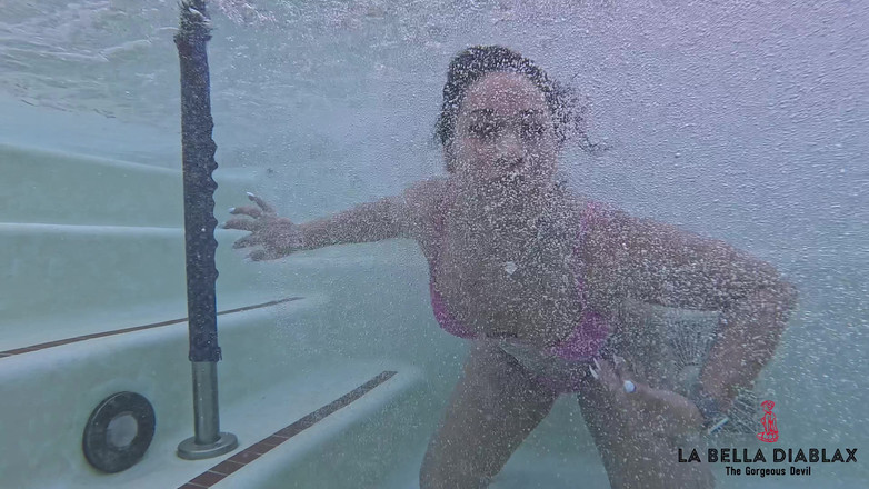 LaBellaDX: Rahatlatıcı orta yaşlı seksi kadın jakuzi lofi melodileriyle sırılsıklam