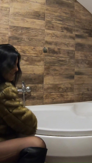 MilfyCalla: Kann ich so deine Badewanne putzen?