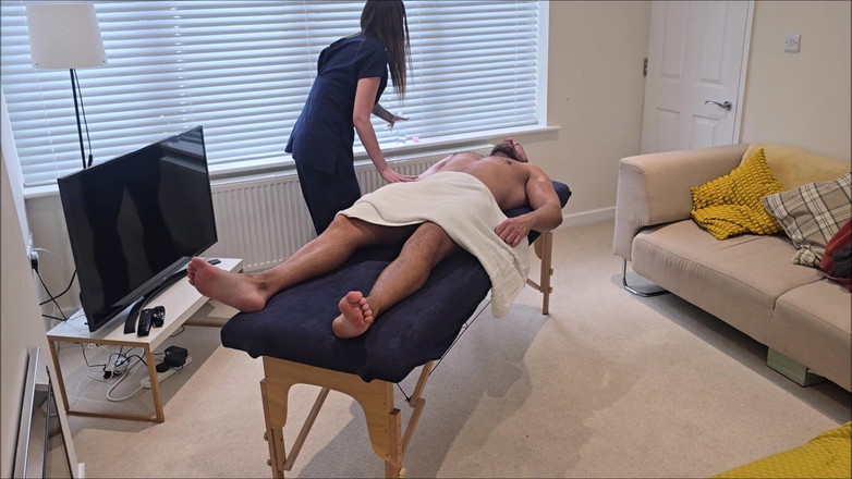 MassageRoomX: 女按摩师给我看她真正的技能是什么