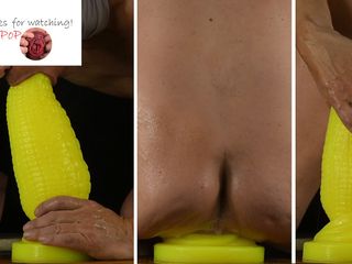 Dildo Prolapse Show: Popoopoop。玉米假阳具 3xl - mr hankey 的玩具 - 直径 11.2 厘米 - 深深粗暴地插入我的菊花 - 粗暴肛交 - Hankeys - 脱垂