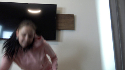 Femdom Austria: 家庭帮助的老殴打奴隶！