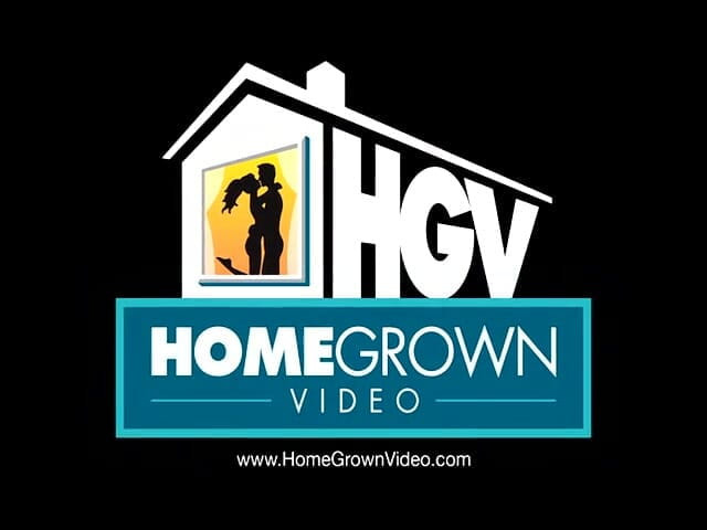 Homegrown GFs: Ashley dan vanessa saling muasin memek satu sama lain pakai...