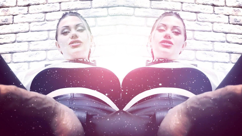 Goddess Misha Goldy: Můj čůrák větší než tvůj! Šukání myslí! Lízej mi koule děvky, zatímco...