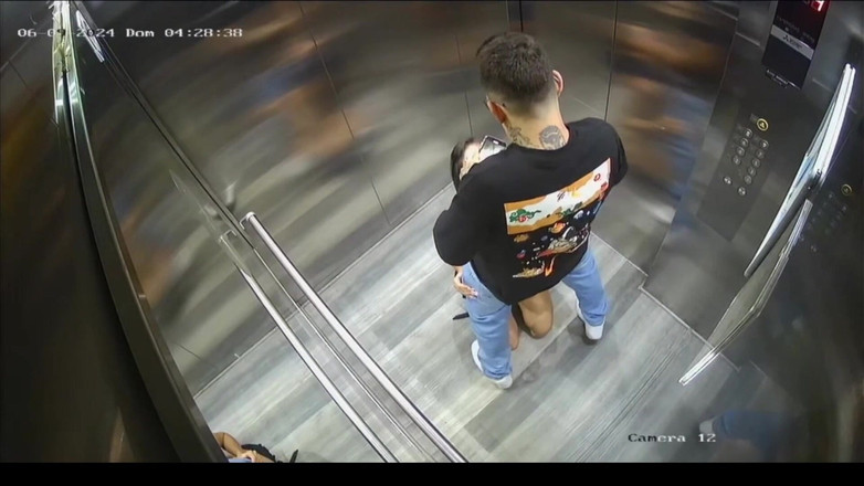 Gabyandaxel: 我害怕当他们在电梯里操我时被发现