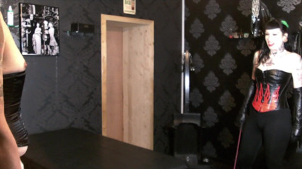 Domina Lady Vampira Guys Only: Gloryhole blowjob