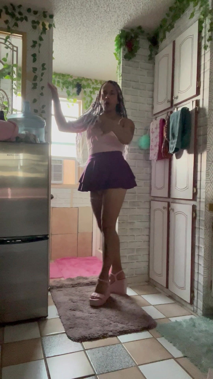 TSJade95: Les garçons de mon cœur, strip-tease