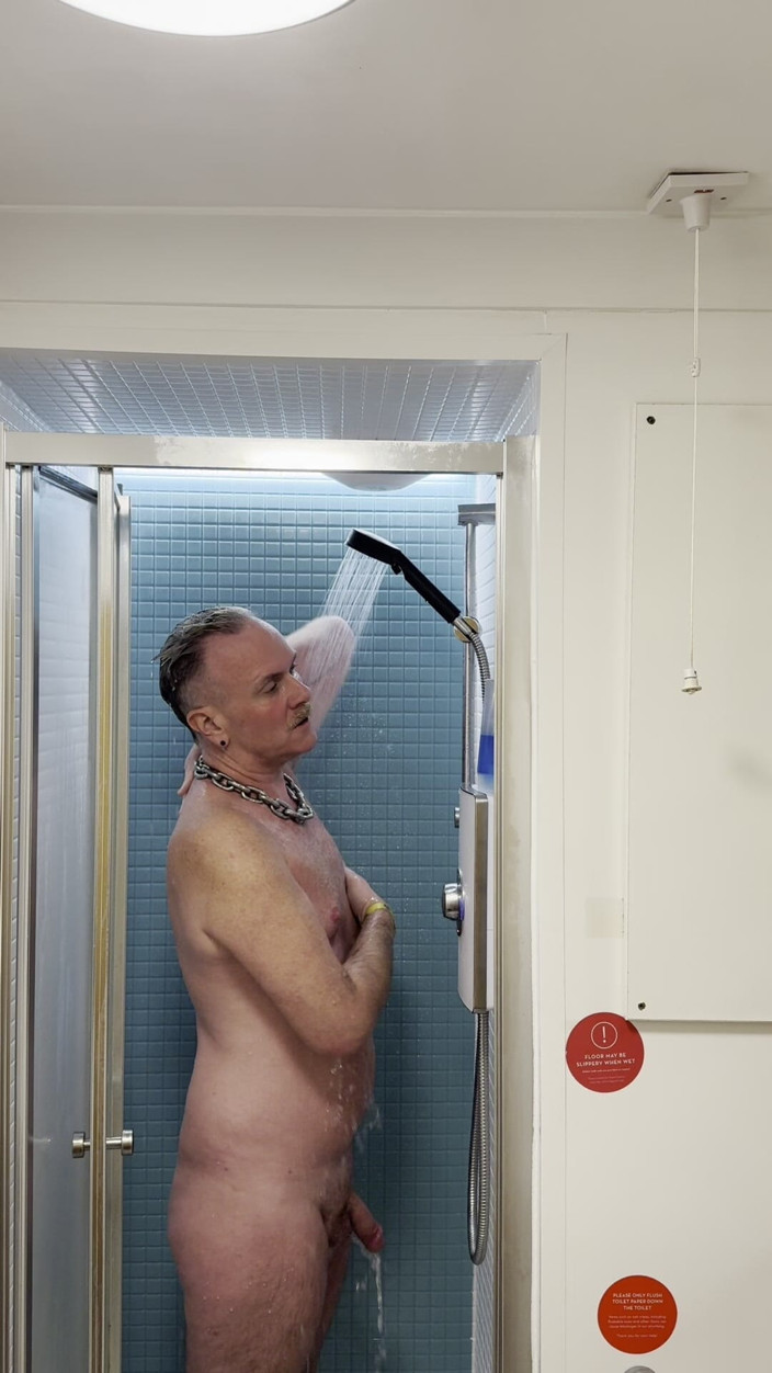 Sth hants hole: Butlins douche