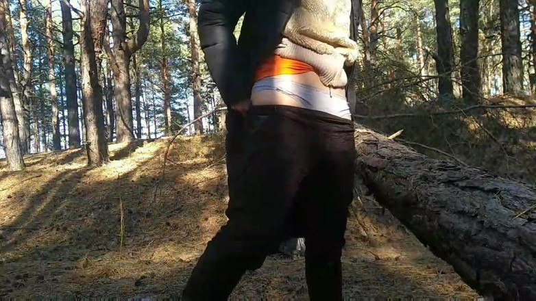 SexyAnka: 隣人に精子を与えて、森の中でセックスしたんだ